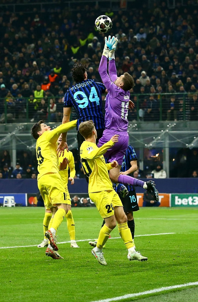 BodĂž/Glimt pulled off a big upset by knocking Inter Milan out of the competition, winning 2-1 on the night and 5-2 on aggregate.
Atlético Madrid powered past Club Brugge 4-1 with a hat-trick from Alexander SÞrloth to reach the Round of 16 (7-4 agg).
Newcastle United comfortably progressed after a 3-2 win over Qarabag, completing a 9-3 aggregate triumph.