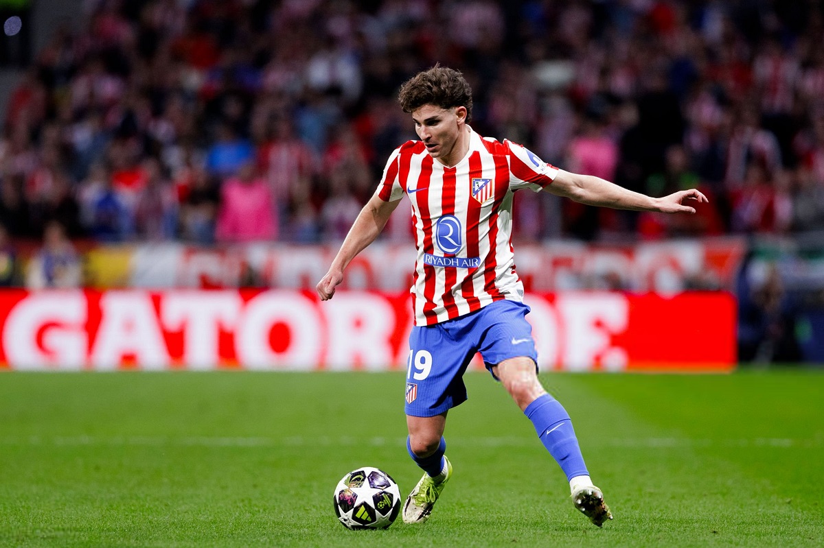 Barcelona consider Manchester City forward as alternative to Julian Alvarez