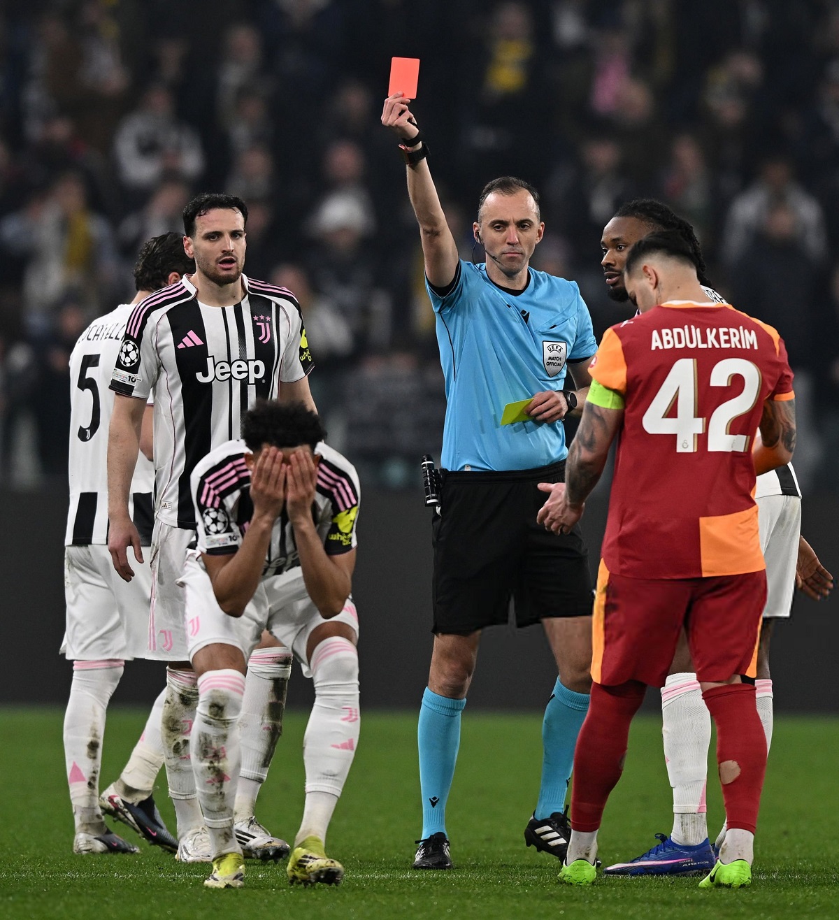 Lloyd Kelly is the second Englishman to receive a red card in a UEFA Champions League knockout stage match for a non-English team, after Matt Derbyshire for Olympiakos versus Bordeaux in the 2009-10 round of 16. Unpredictable.