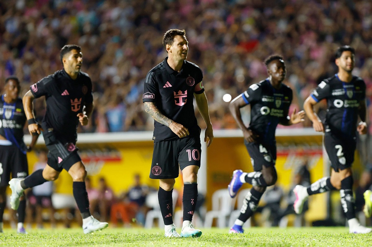 Lionel Messi tackled to ground as field invaders mar Inter Miami game in Puerto Rico