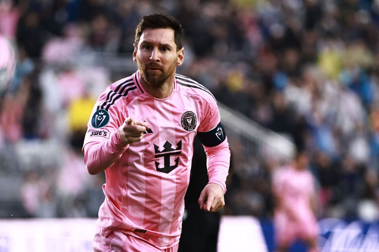 Lionel Messi has scored his 900th career goal! Can he reach 1,000? Can he pass Ronaldo?