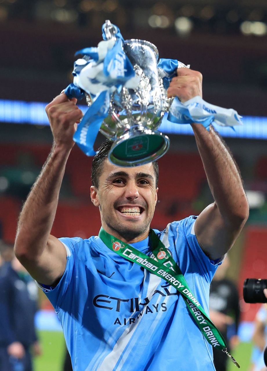 It will take a bid of about ÂŁ50m from Real Madrid to tempt Manchester City into selling Rodri. (Football Insider)