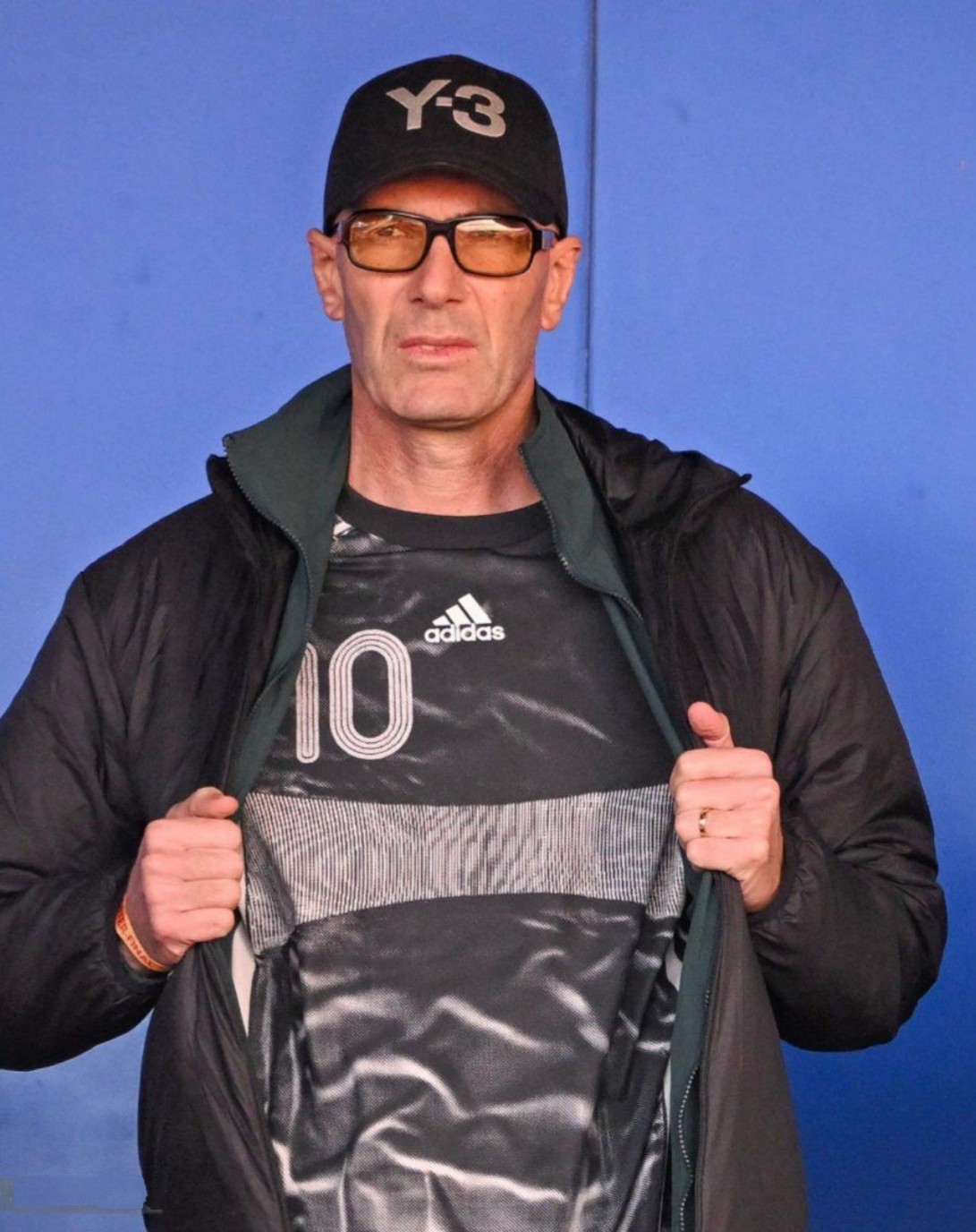 The Premier League club who 'strongly pursued Zinedine Zidane' to be their manager - as he 'reaches full agreement to become France boss'