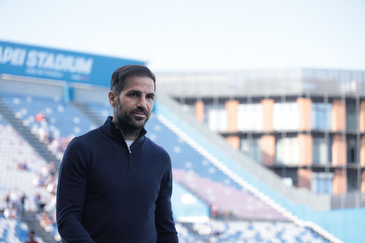 Chelsea eye Cesc Fabregas as next manager after Liam Rosenior sack