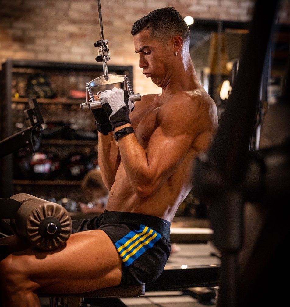 Cristiano Ronaldoâs ex-chef reveals secrets to his ripped body at 41 and common drink he avoids â âit is against natureâ