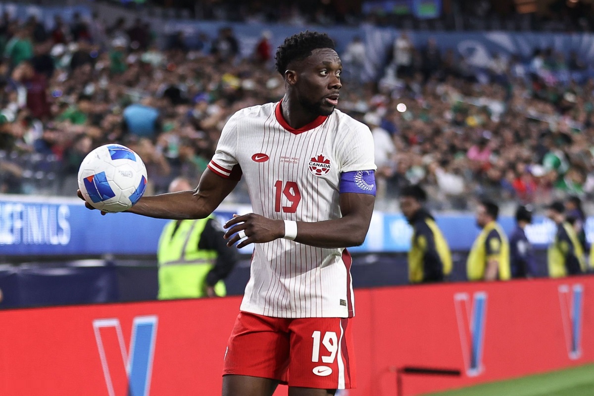 Alphonso Davies faces race against time for Canada’s World Cup opener against Bosnia after hamstring injury