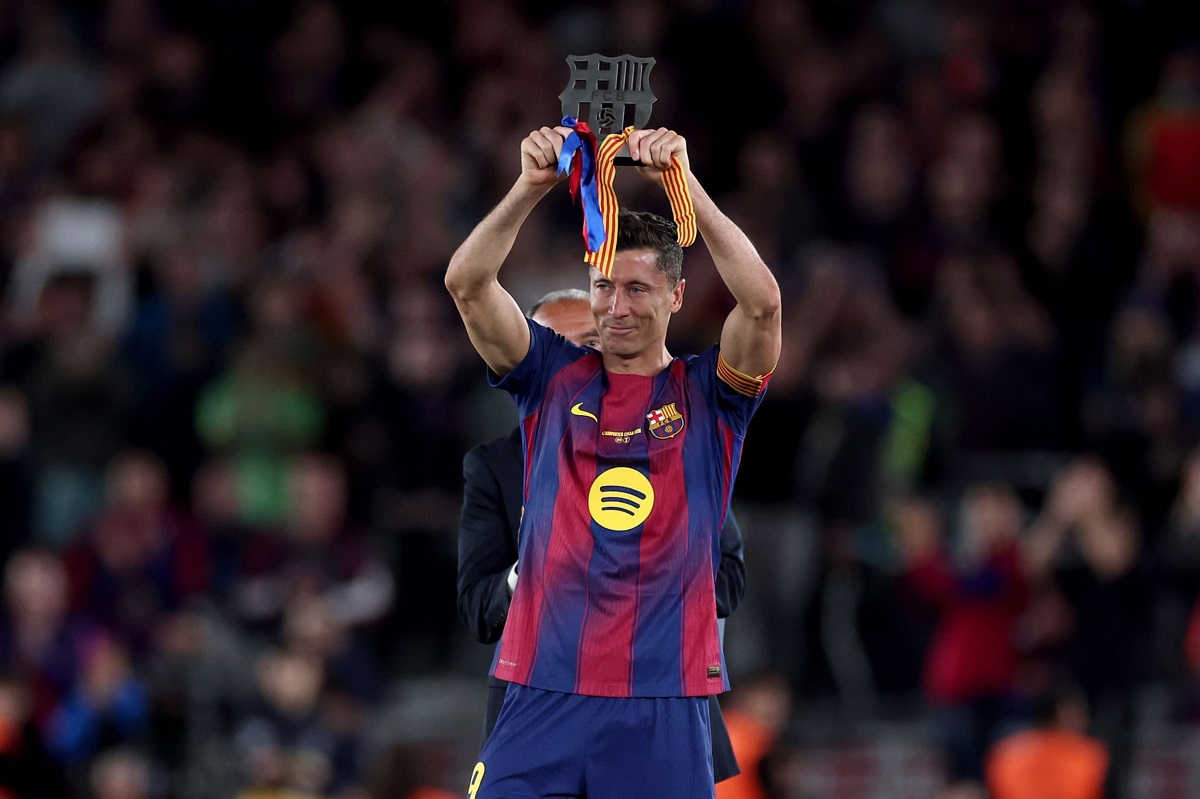 Robert Lewandowski bids emotional farewell to Barcelona as Camp Nou erupts in applause