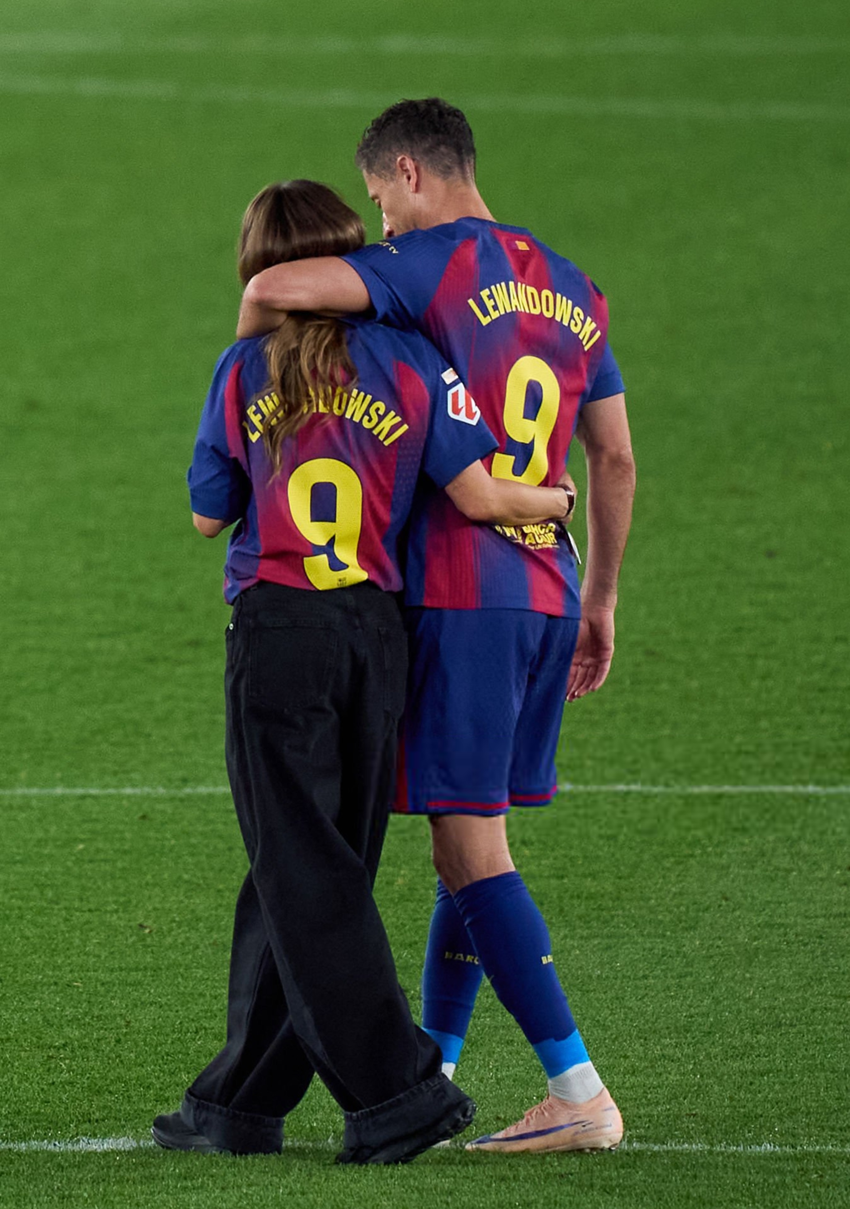 Barcelonaâs final home match of the season turned into an emotional tribute to Robert Lewandowski, as the Polish striker officially said goodbye to the Camp Nou crowd after four memorable years with the club, receiving a standing ovation from fans, teammates, and staff following the teamâs 3-1 win over Real Betis.