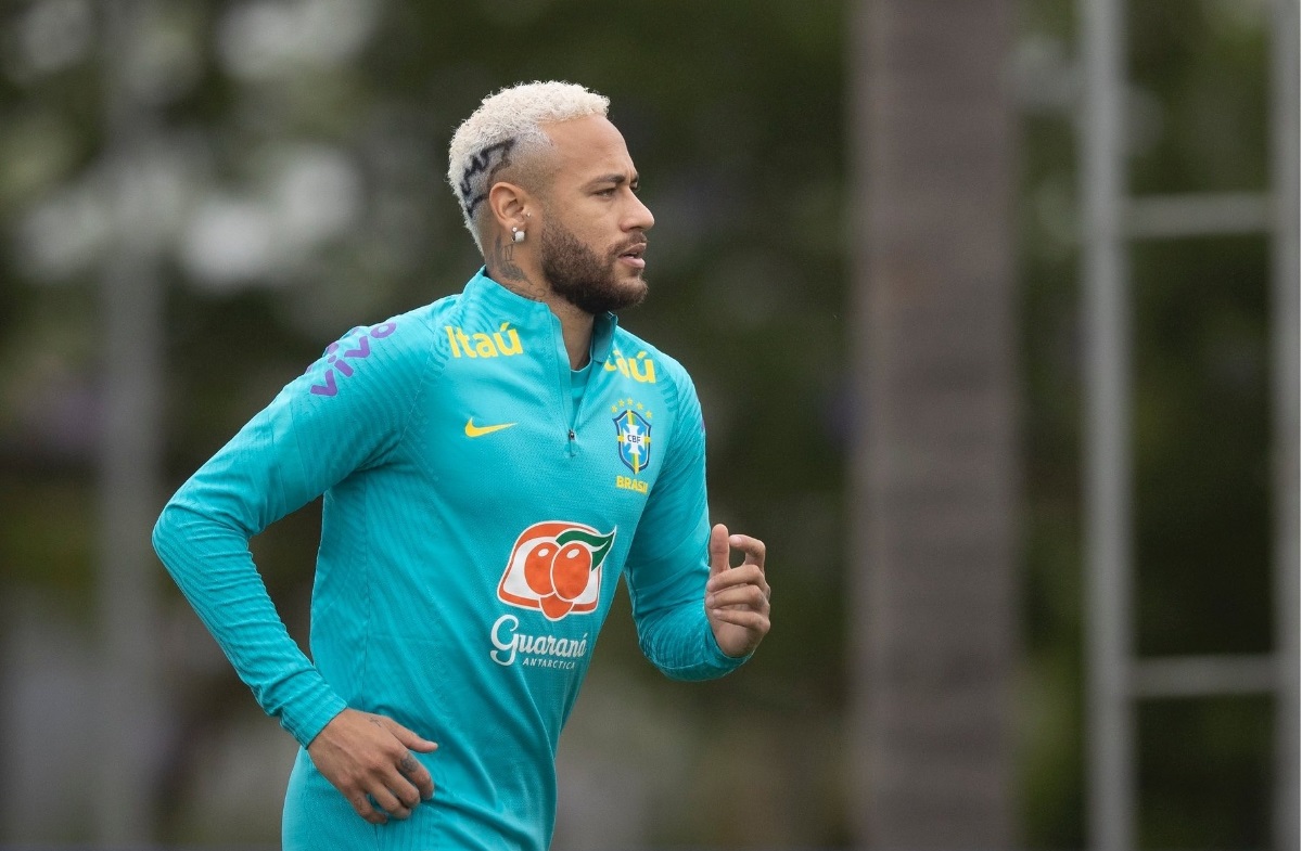 Brazil sweats on Neymar fitness after star misses first World Cup training session