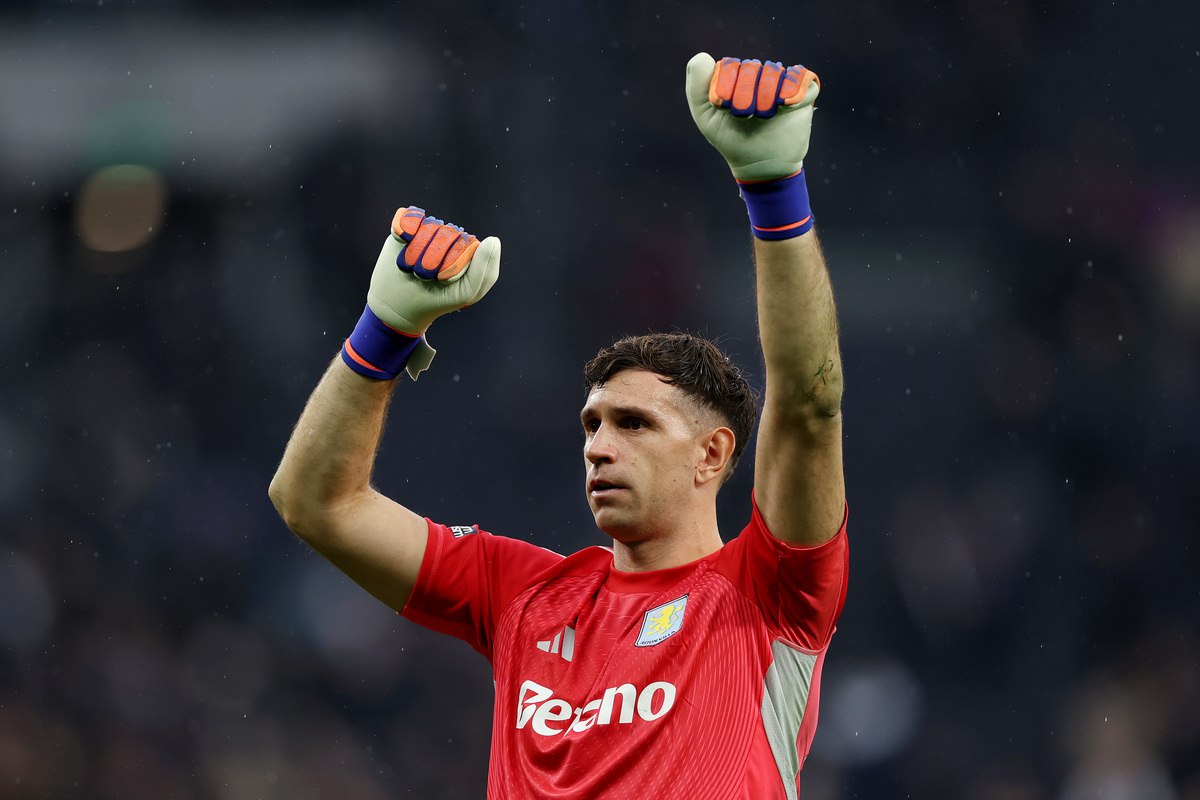 Juventus make fresh contact over Emiliano Martinez as goalkeeper search intensifies