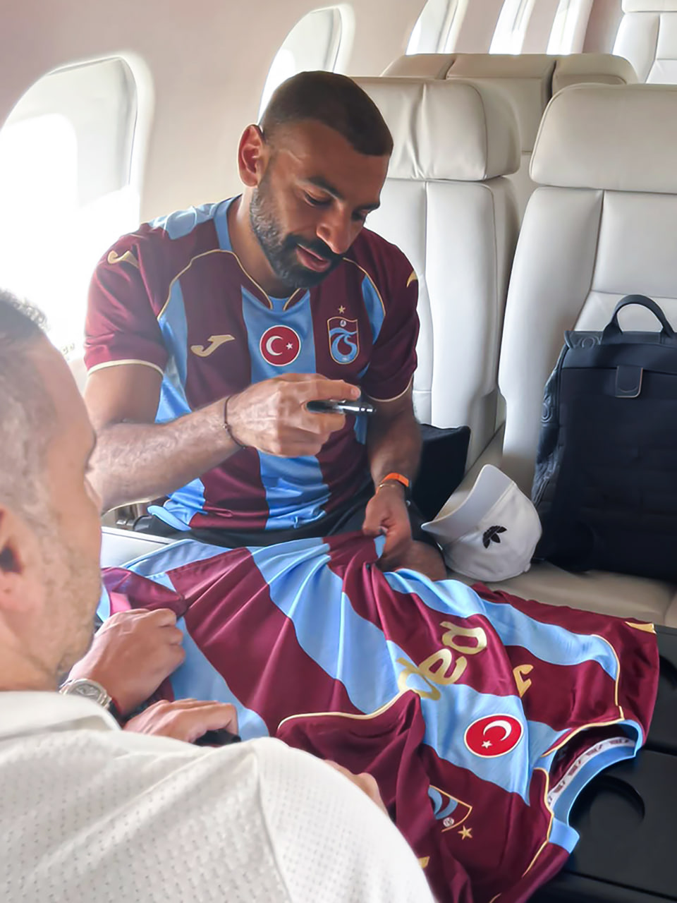 Contract-signing images of Mohamed Salah on board a private jet surfaced before Trabzonspor officially confirmed the deal. The Egyptian star will wear the iconic No. 61 shirt for the Turkish club.
