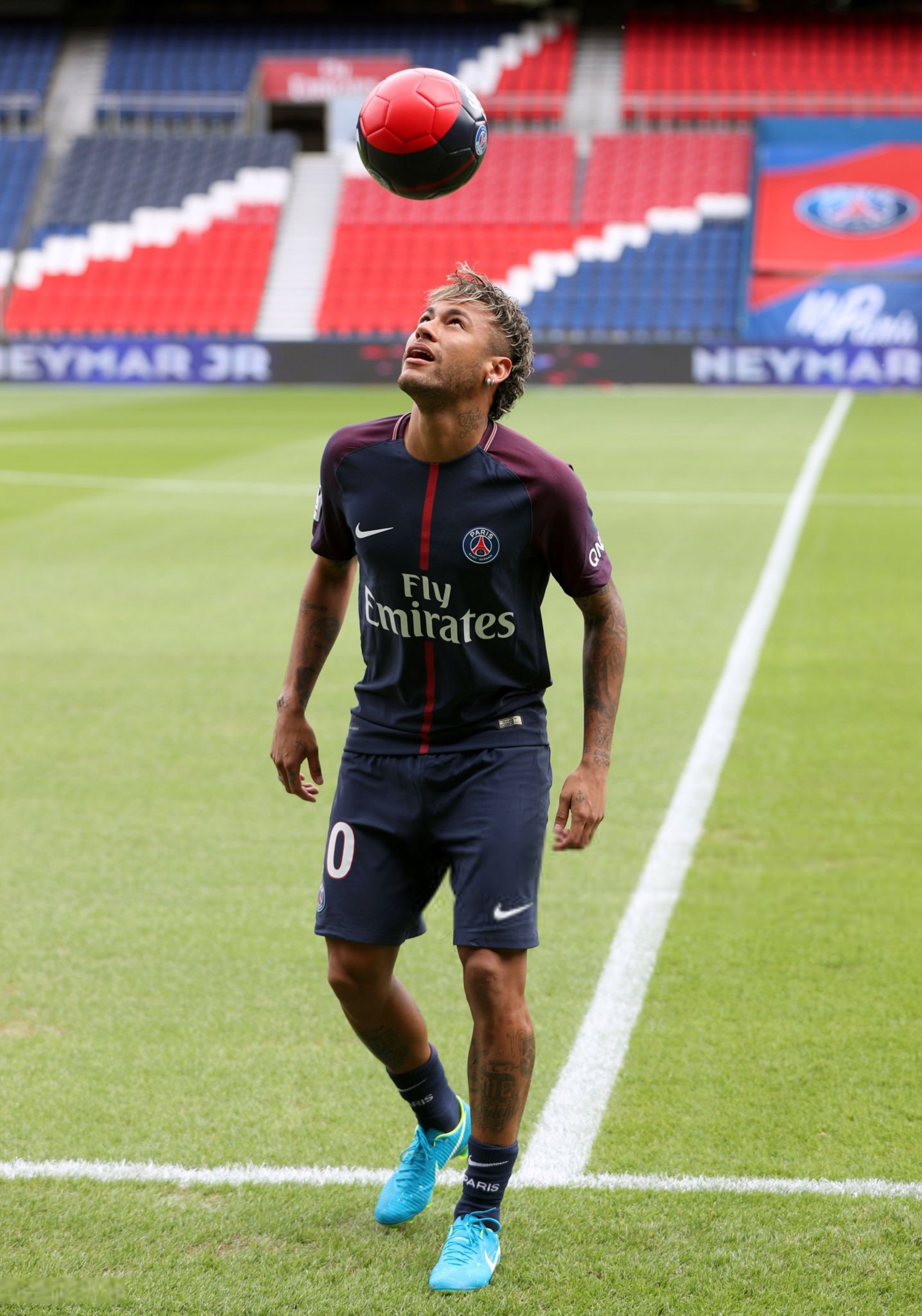 Discover the top 10 most expensive football transfers in history, from Neymarâs âŹ222m move to Enzo FernĂĄndezâs âŹ145m transfer to Manchester City.