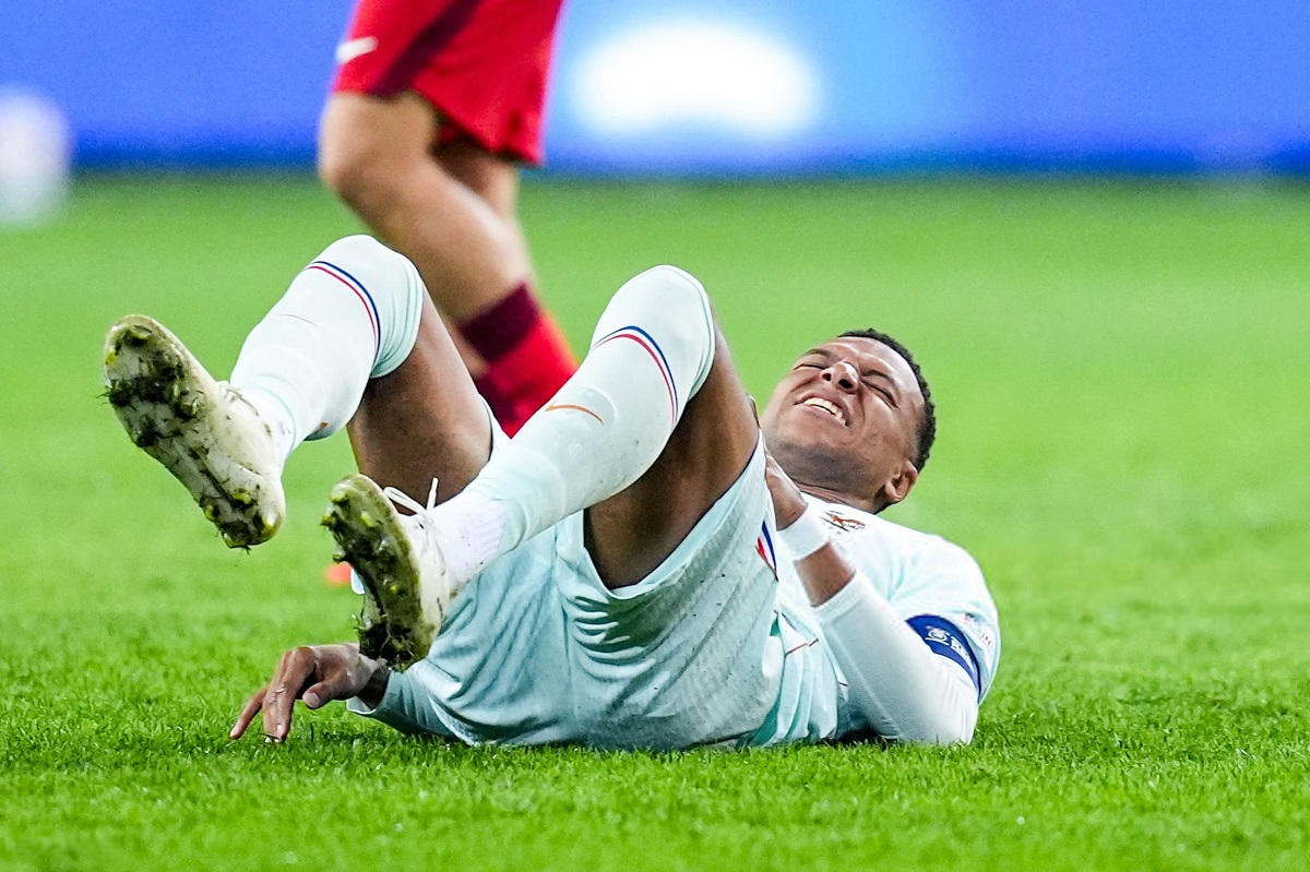 Mbappe expected to miss around two weeks with left knee injury